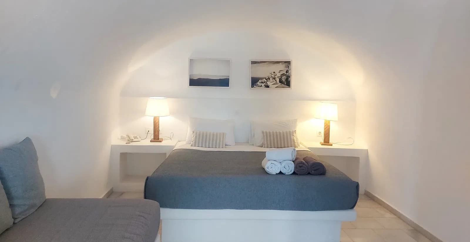 Cave house bedroom under the stone arch