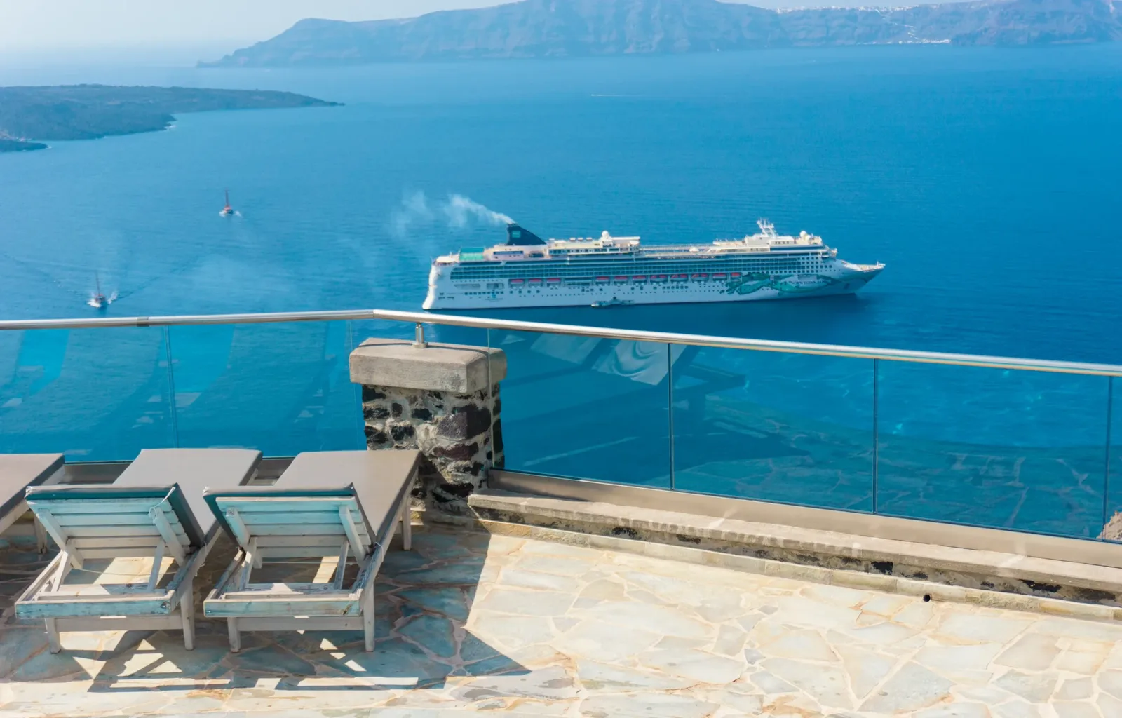 Loungers watching the ships pull in