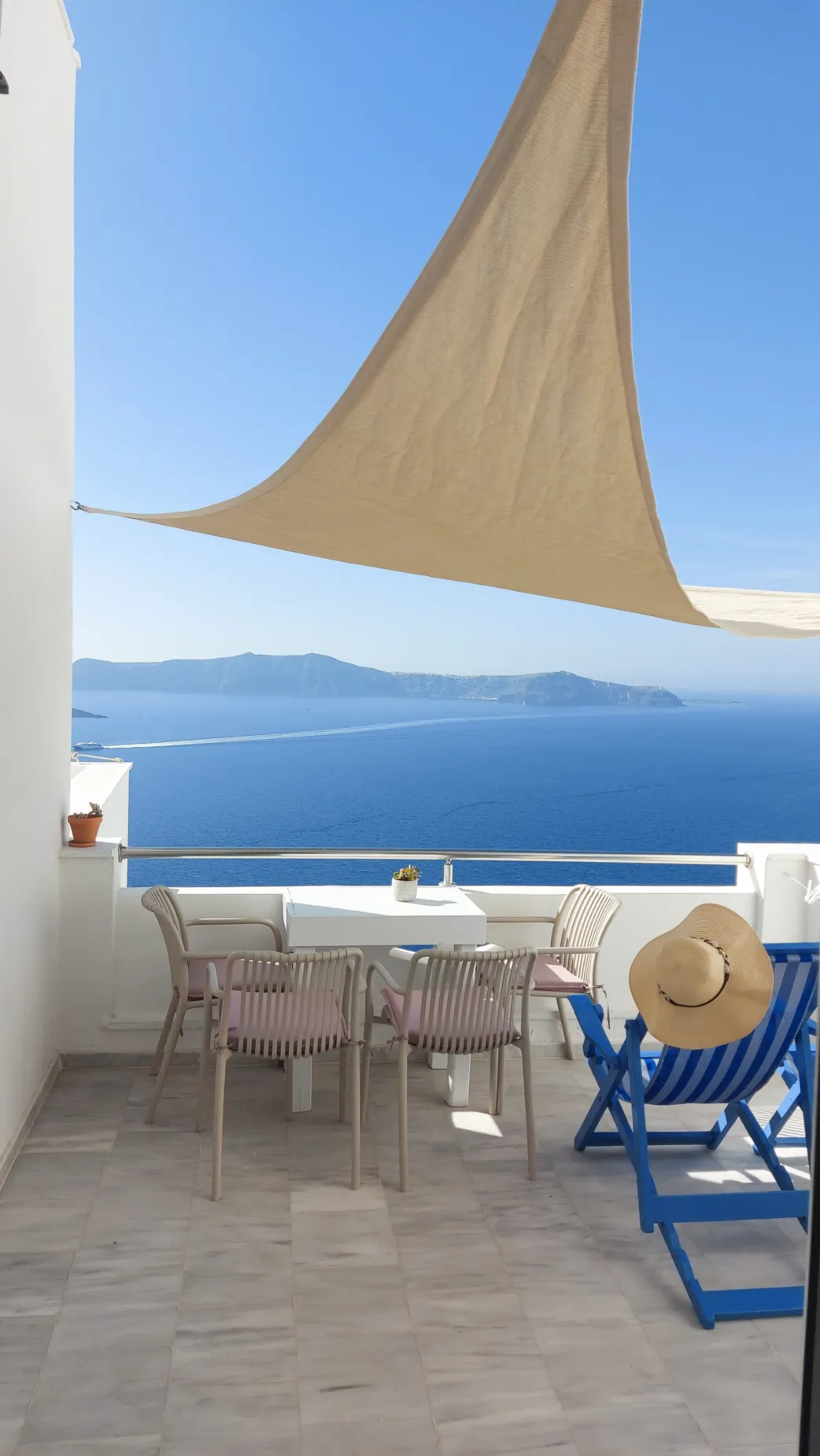 Scirocco studio with caldera view